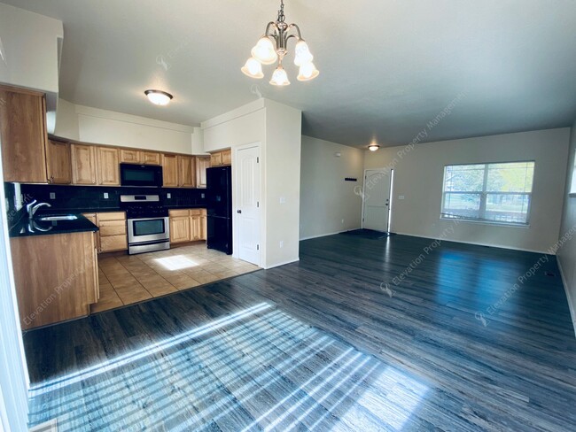 Building Photo - **Coming Soon** Large 4 BR - 2.5 BA Southe...