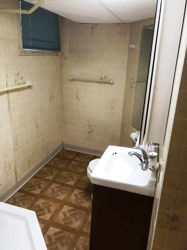 Baño - 1219 Golf Ln