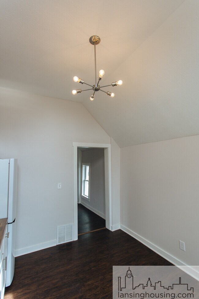 Foto del edificio - 322 E Hillsdale St