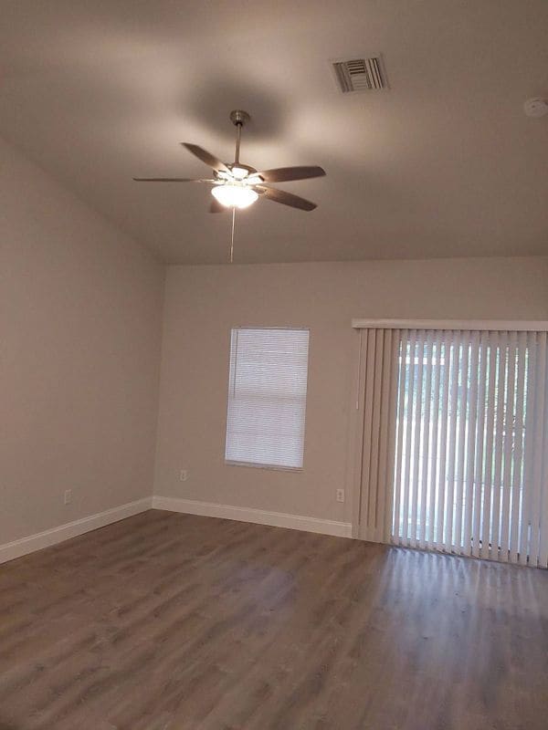 Foto del edificio - 9 Pony Express Dr