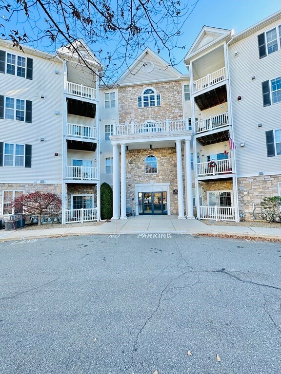21 Hampshire Rd Unit 116, Methuen, MA 01844 Condo for Rent in Methuen