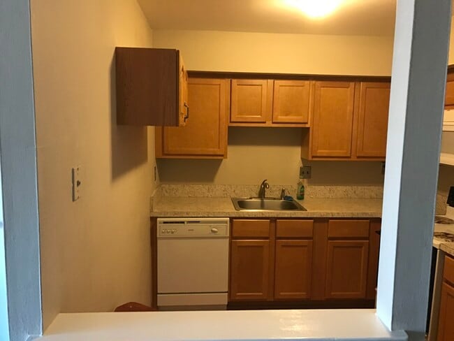 Kitchen - 5200 Hilltop Dr