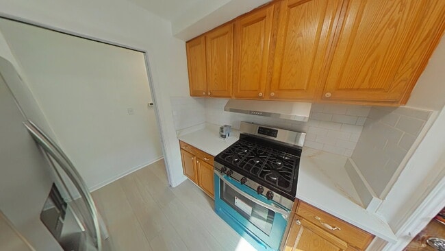 Building Photo - "3-Bedroom Home in Roseville with Cozy 999 Sq Ft of Living Space!"