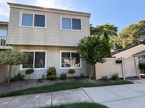 Building Photo - 204 Springmeadow Dr
