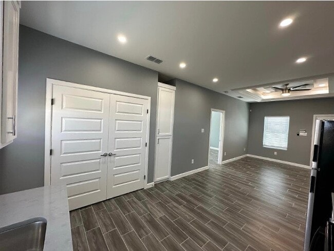 Building Photo - 2922 W Driftwood St