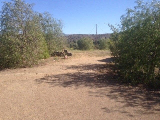 En frente de la casa - 10160 Escondido Canyon Rd