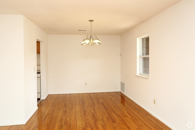 Dining Room - Hamden Ridge Apartments