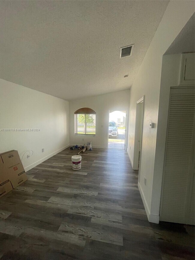 Foto del edificio - 8540 NW 188th Ter