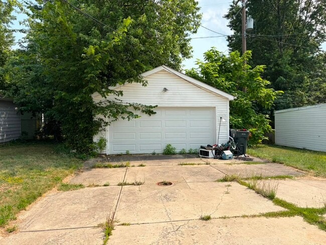 Building Photo - 3398 Winsford Rd