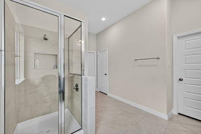 Foto del edificio - 24607 Carleton Lake Ln