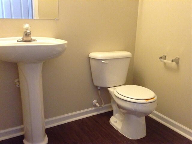 Foto del edificio - 928 Delhi Dr