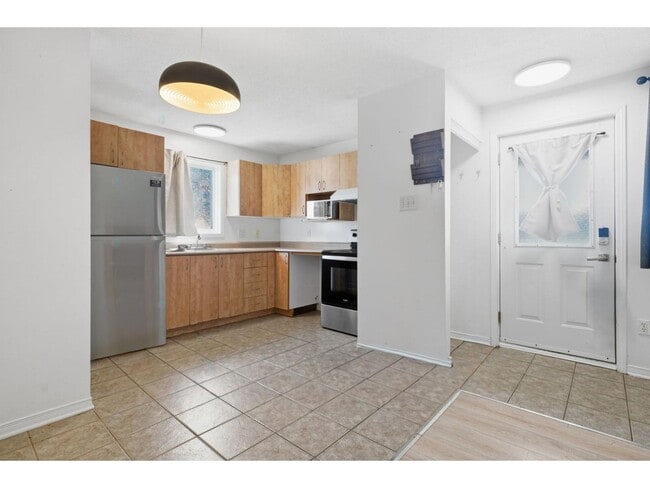 Building Photo - 161 Boul. Louise-Campagna,#2