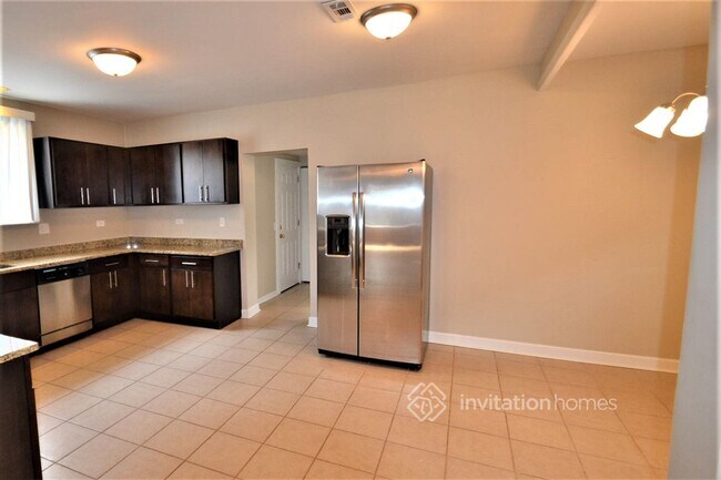 Building Photo - 7770 W Sunset Dr