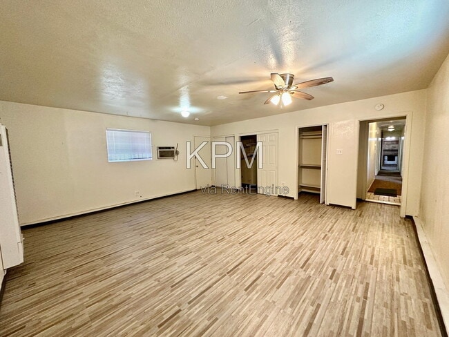 Foto del edificio - 1025 E 9th St