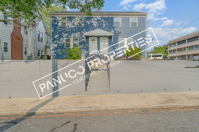 Building Photo - 108 Adams St