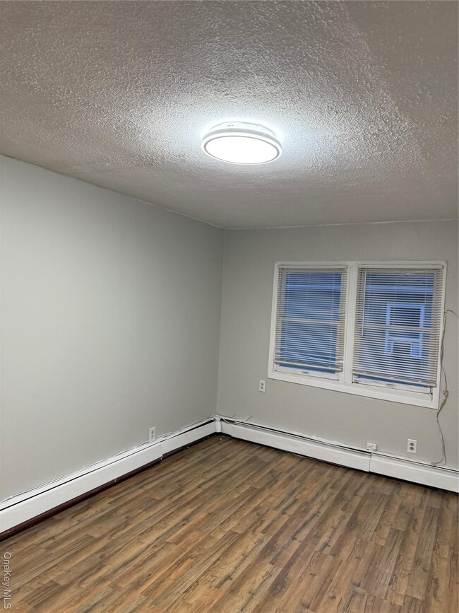 Building Photo - 18 Leach St