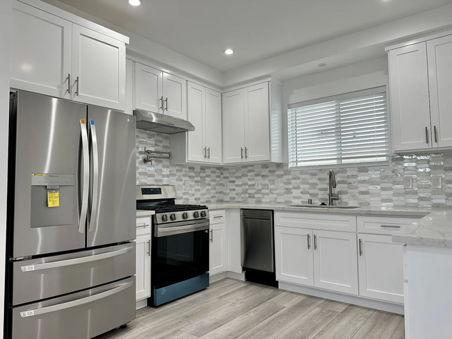Foto del edificio - 6860 Gentry Ave