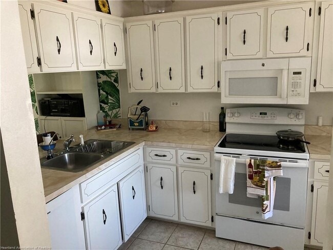 Building Photo - 3533 Edgewater Dr