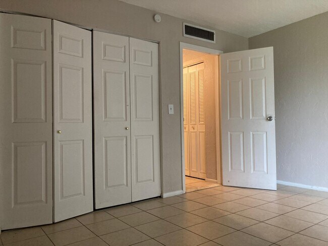 Foto del edificio - 609 SW 75th St