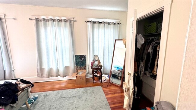 Foto del edificio - 514 Harvard Street Unit 3A