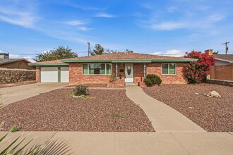 Building Photo - 3020 Wedgewood Dr