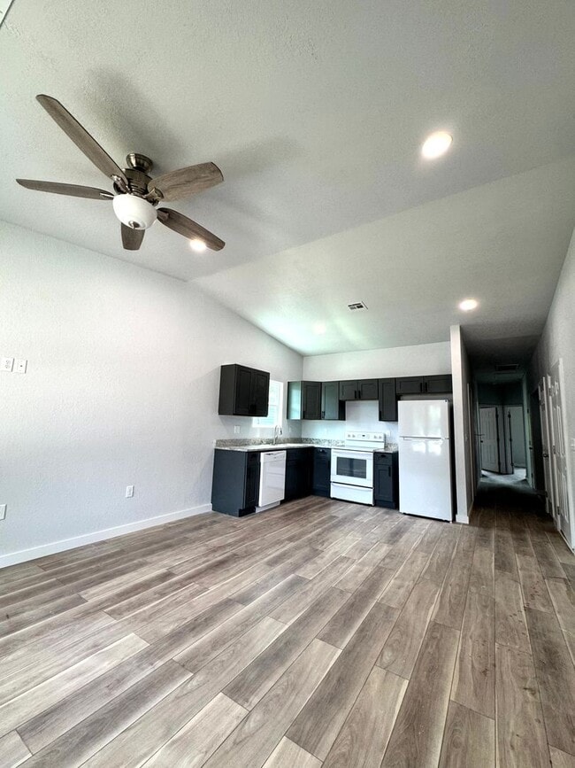 Building Photo - 6308 N Boulder Ave