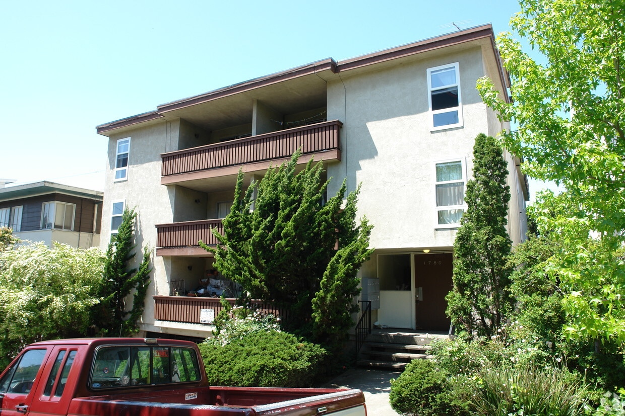 Building Photo - 1780 Spruce St