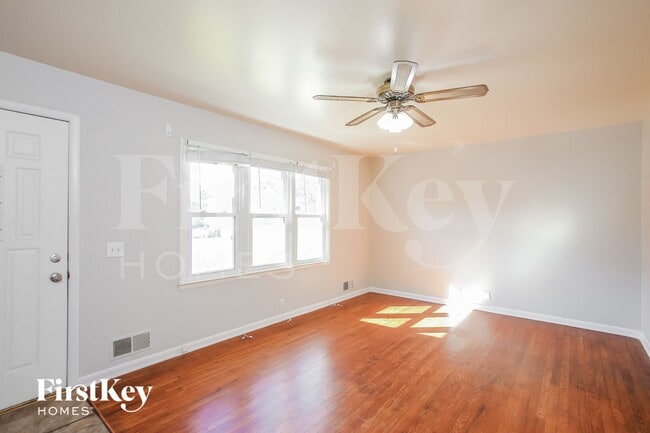 Building Photo - 1012 Magnolia W