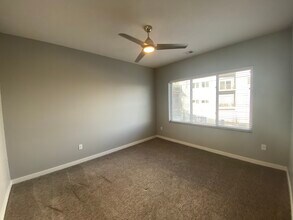 Building Photo - Centerline