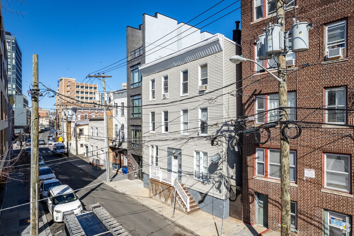 Primary Photo - 60-62 Newkirk St