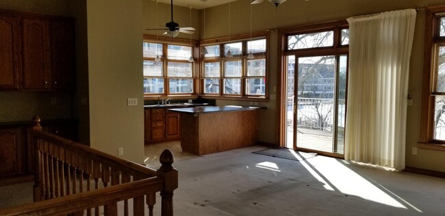 Building Photo - 218 N Lake Rd