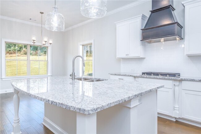 Foto del edificio - Spacious 5-Bedroom Retreat in One of Aubur...