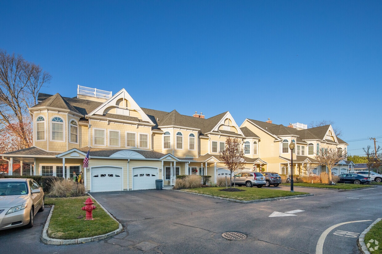 Bay Village Apartments in Patchogue, NY