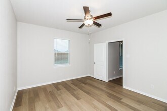 Building Photo - 416 Mustang Trot Dr