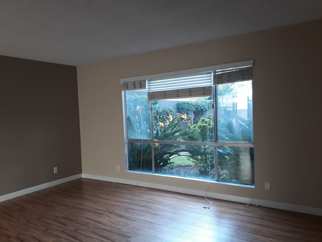 Living Room - 23714 Arlington Ave