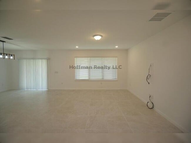 Building Photo - Modern 4-Bedroom Home in Summers Cay