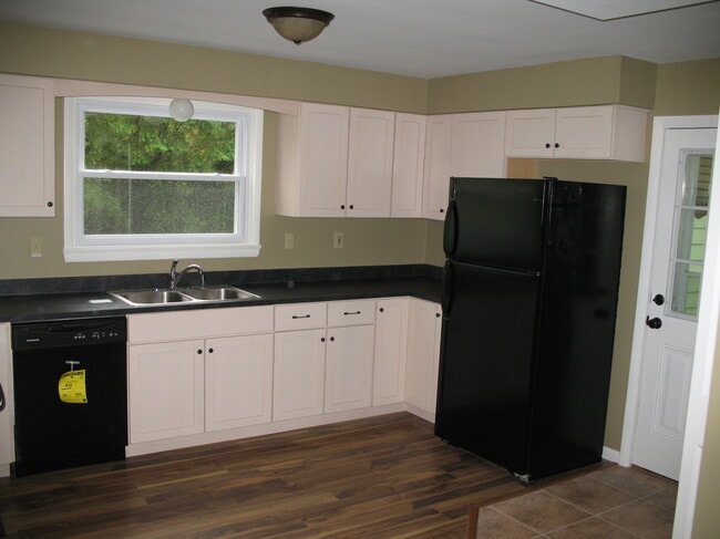 Building Photo - 3010 Oakwood St