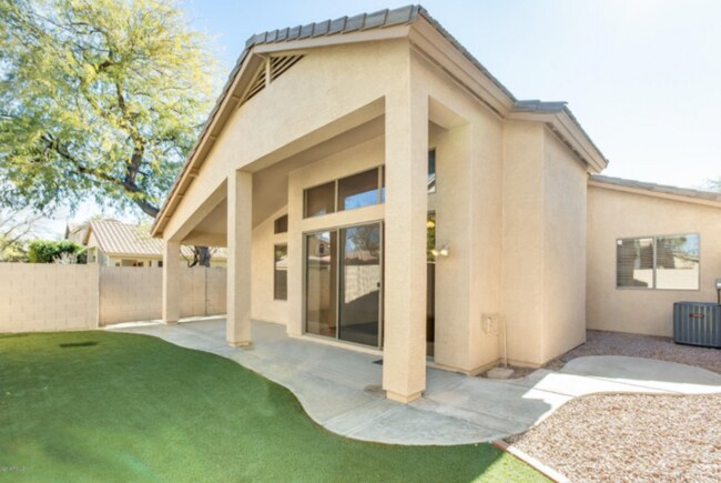 Building Photo - AVAILABLE EARLY APRIL: Gorgeous 3 Bedroom ...