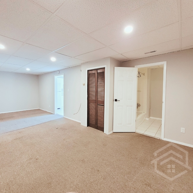 Building Photo - 2-Bedroom Apartment in the Heart of Woodstock!
