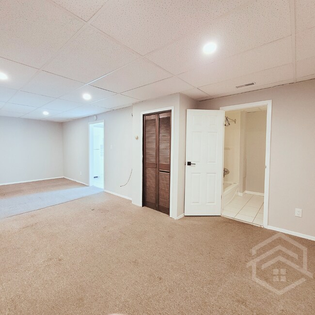 Photo du bâtiment - 2-Bedroom Apartment in the Heart of Woodstock!