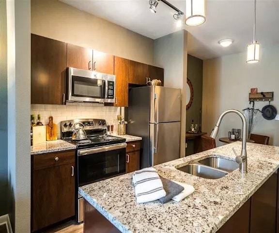 Building Photo - 305 River Fern Ave