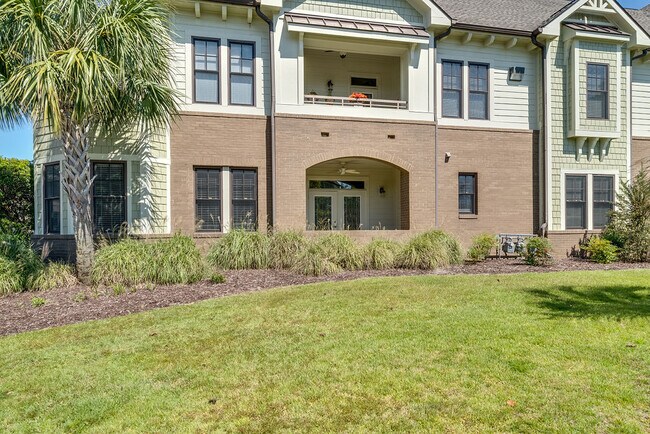 Building Photo - 555 Grande Manor Ct