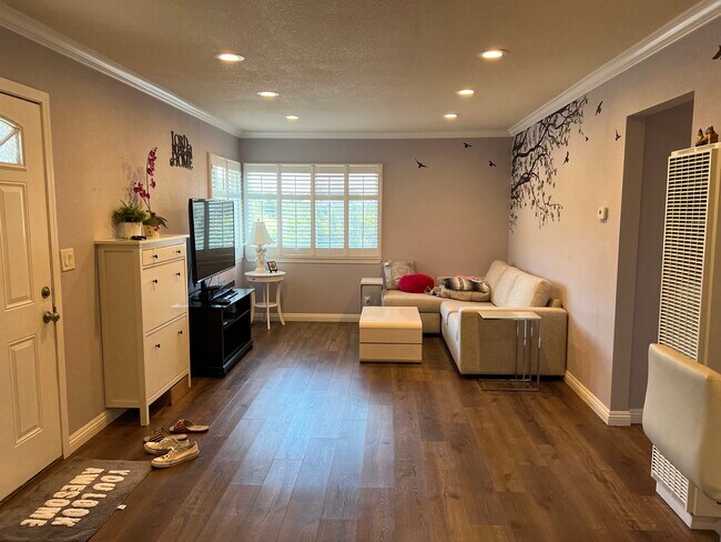 Foto del edificio - 4812 Daisy St