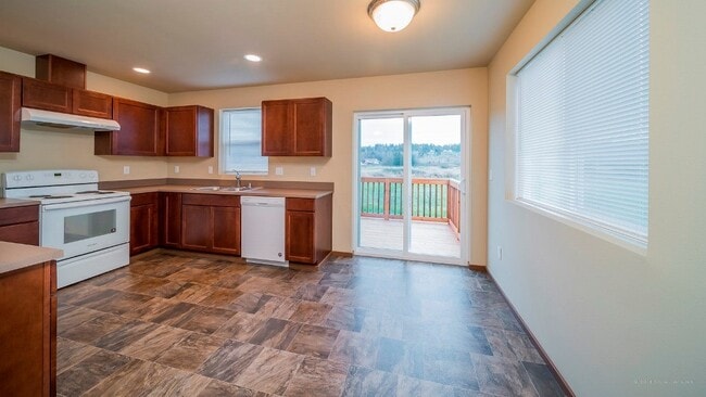 Building Photo - 10323 67th Ave NE