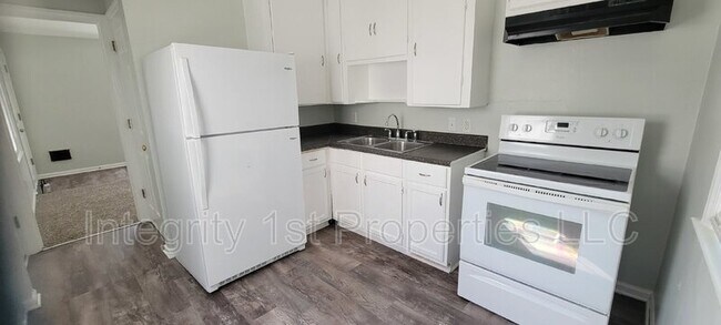 Building Photo - 4200 E 69th St