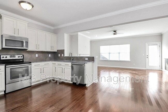 Foto del edificio - 8116 Dumphries Dr