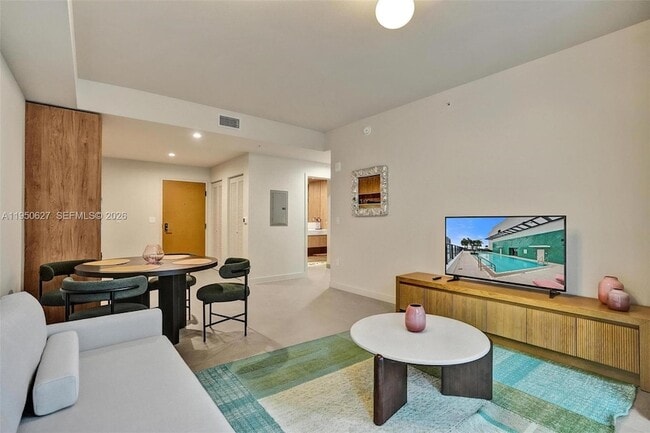 Building Photo - 11 NE 6th St