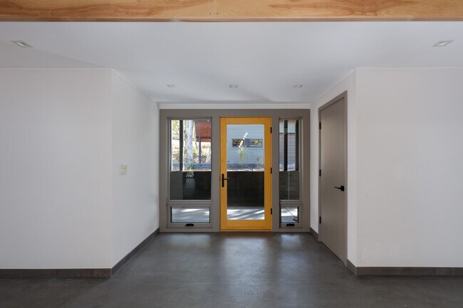Foto del edificio - 6805 Highway 30W