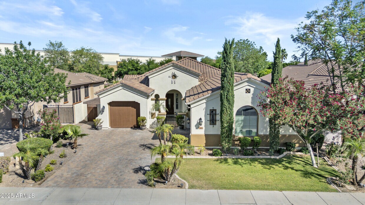 Primary Photo - 211 W New Dawn Dr