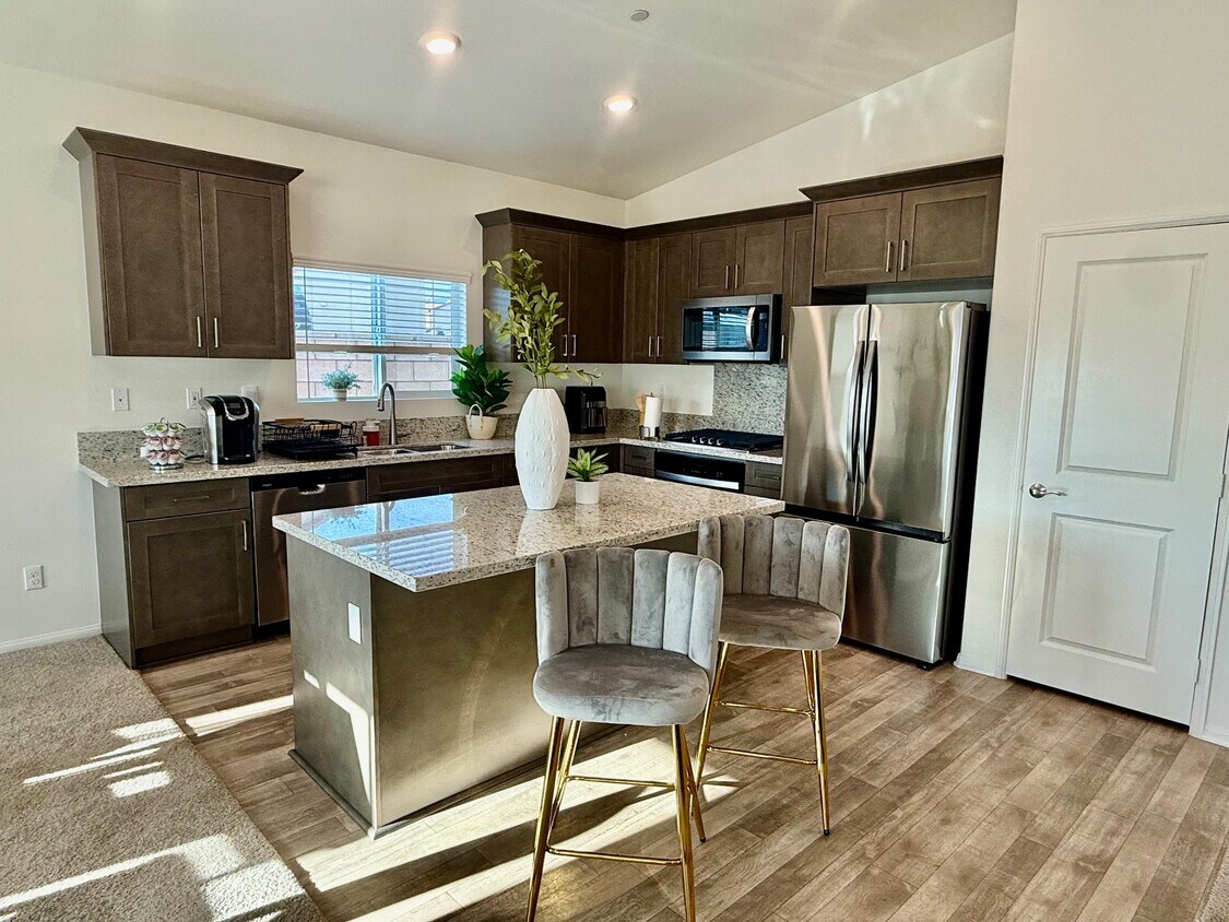 Kitchen - 13895 Vantage St